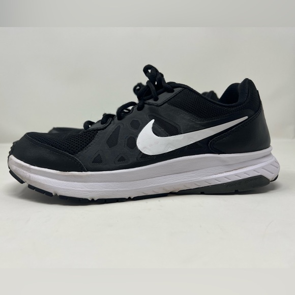 Nike Shoes - Nike Dart XI Women’s Athletic Running Shoes Sneakers Black White EUC Size 8